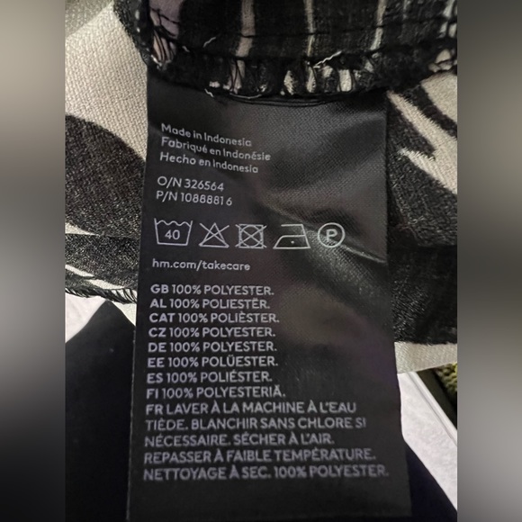 NWT H&M Black/White Balloon Sleeve Crop Top - Picture 5 of 8